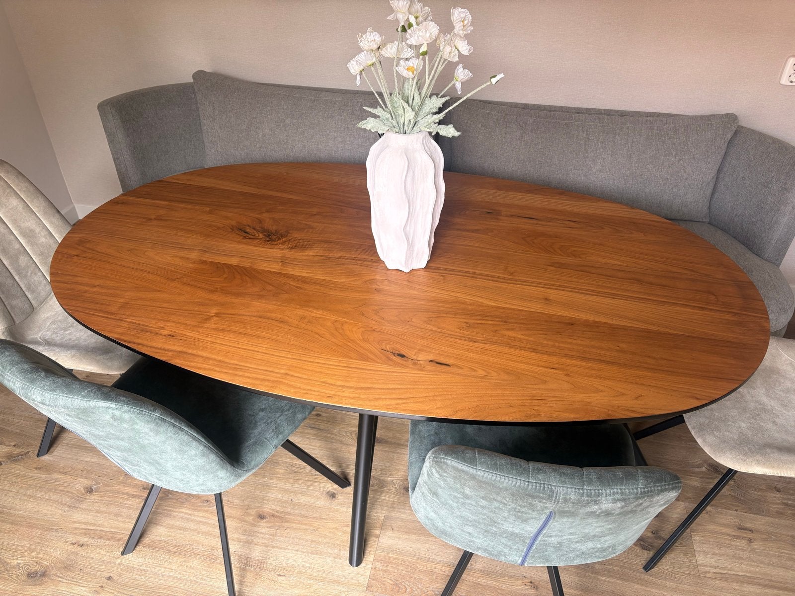 Ovale eettafel - Gekocht in 2022, Huis en Inrichting, Tafels | Eettafels, Ophalen, 100 tot 150 cm, Zo goed als nieuw, 150 tot 200 cm