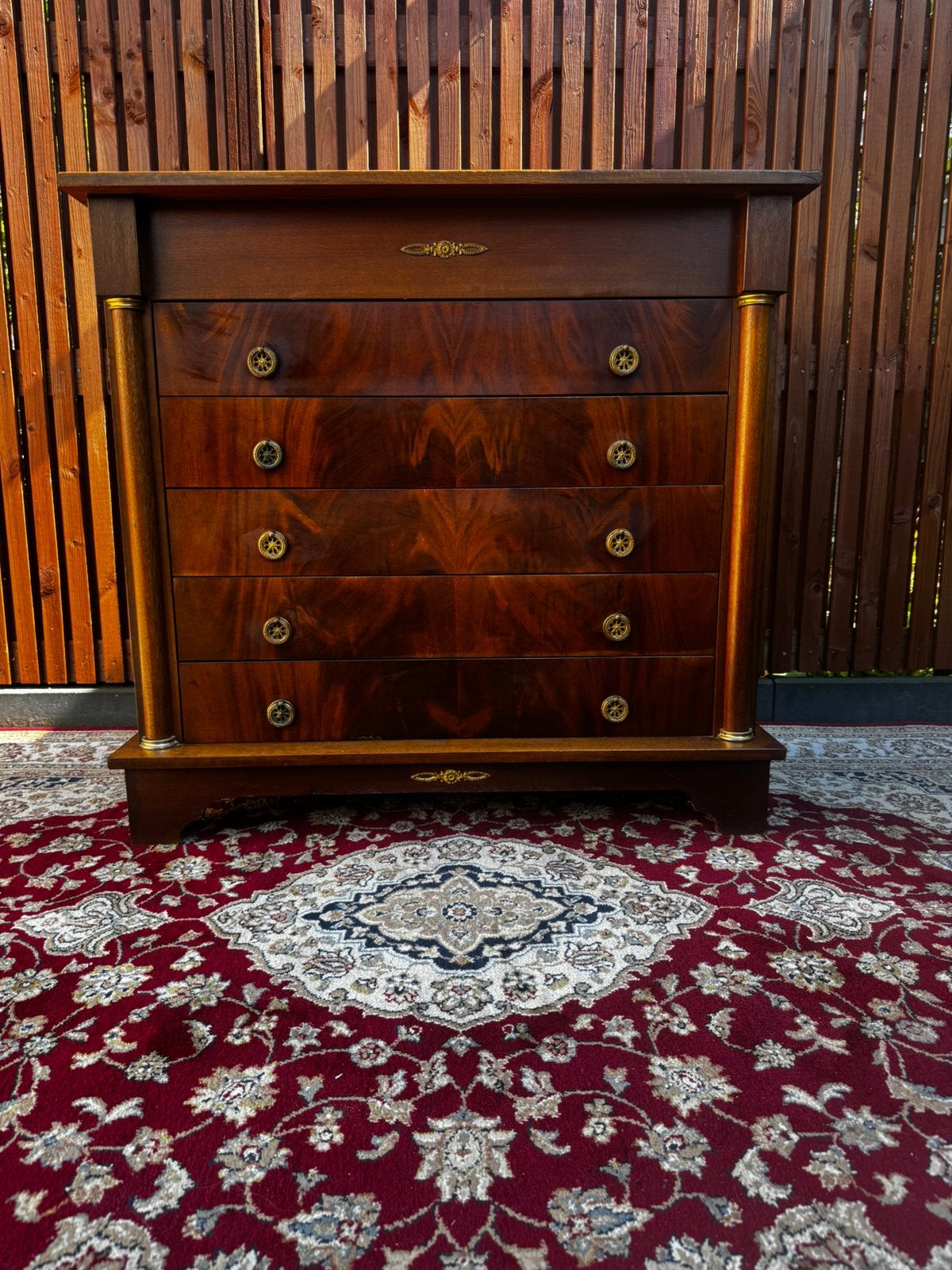Ladenkast klassieke stijl met messing beslag (jaren ‘70-‘80), Ophalen of Verzenden
