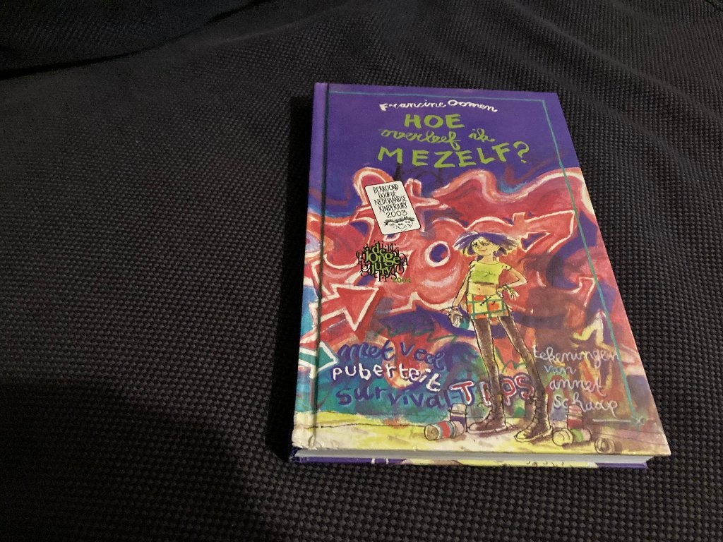 📖 Hoe overleef ik mezelf - Francien Oomen, Ophalen of Verzenden, Gelezen