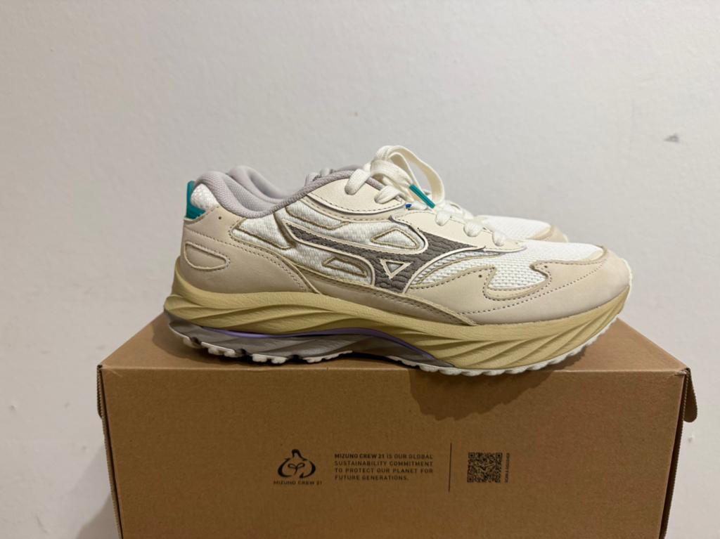 Te koop nieuwe Mizuno Wave Rider Beta multi white, Postlaan 3, Wit, Nieuw, Ophalen of Verzenden