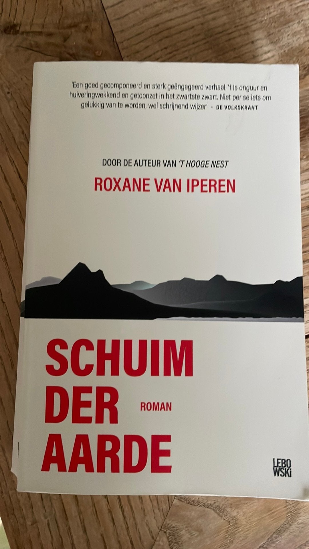 Roxane van Iperen - Schuim der aarde, Boeken, Ophalen of Verzenden, Gelezen, Roxane van Iperen