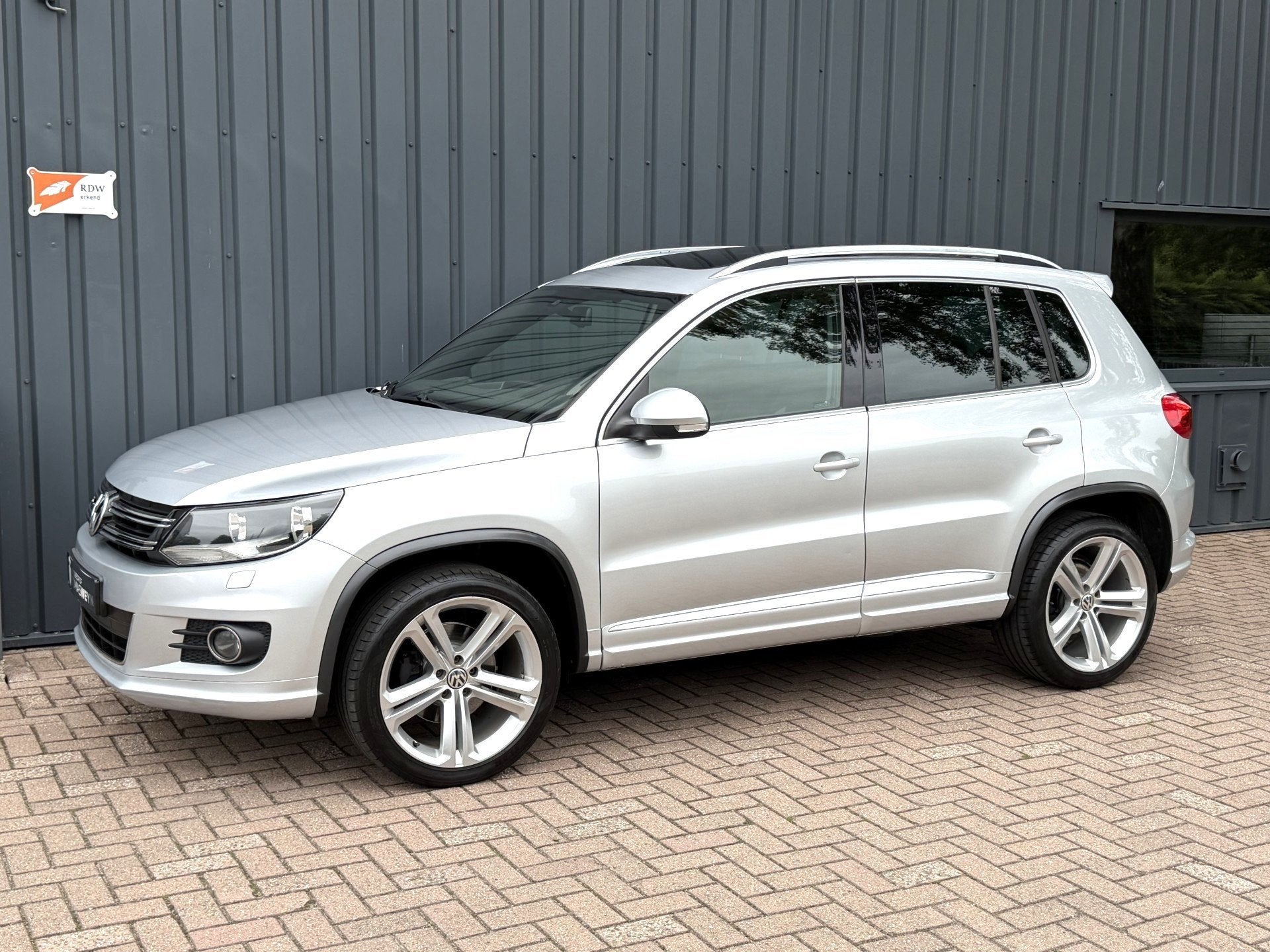 Volkswagen Tiguan 1.4 TSI Sport&Style 4motion R-line Edition, Auto's, Stof, Gebruikt, Zwart, 4 cilinders