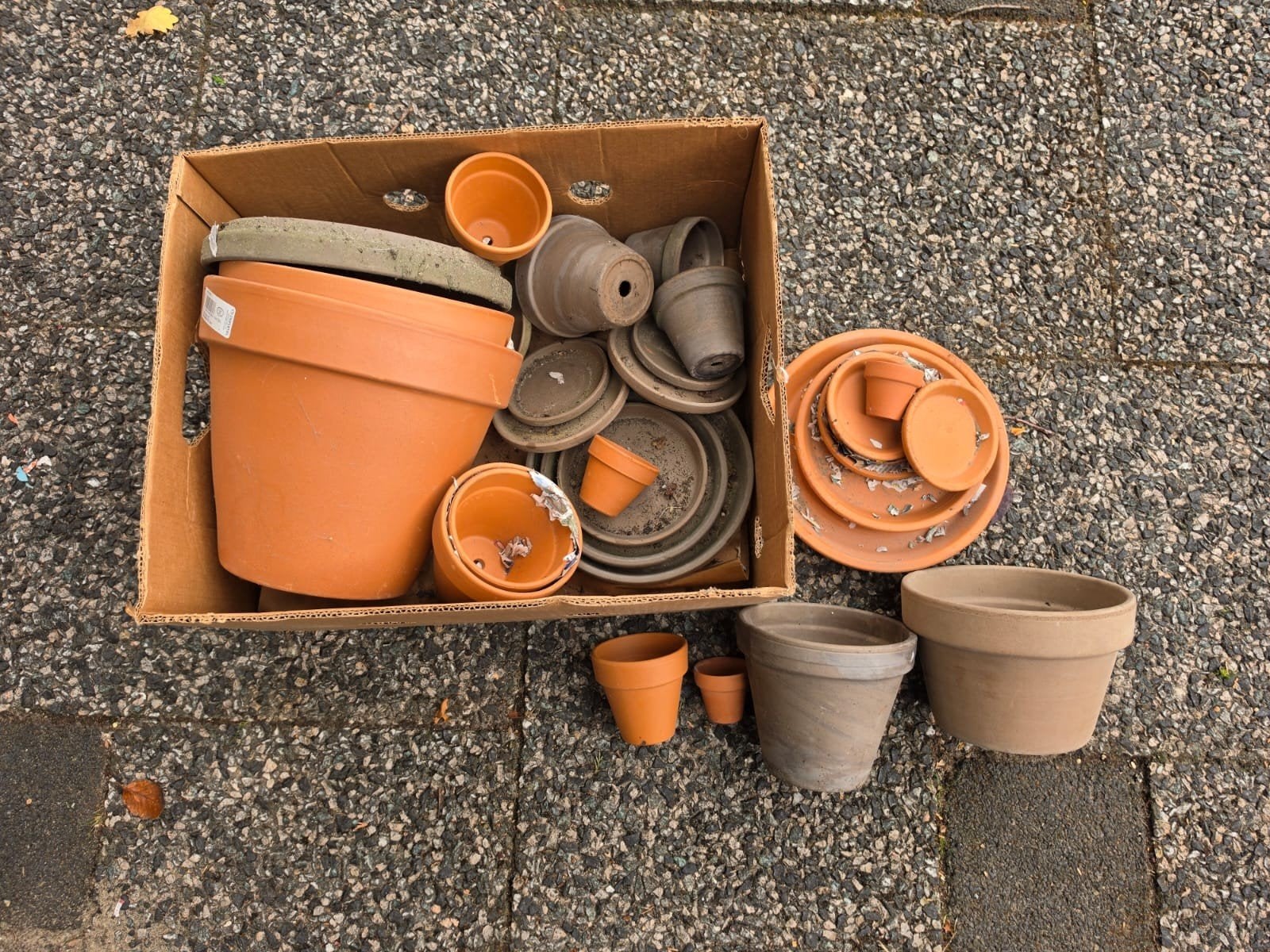 Terracotta plantenpotten (gedeeltelijk nieuw), Ophalen