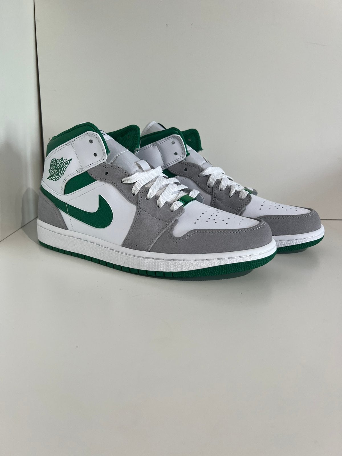 Nike Air Jordan 1 mid Grey Green, Overige kleuren, ., Nieuw, Ophalen of Verzenden