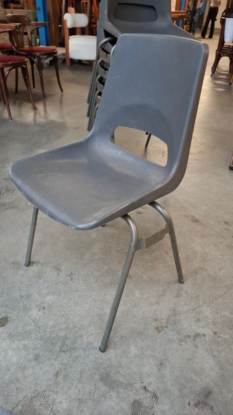 72 vintage school industriële CAR katwijk stapelbare stoelen, Ophalen of Verzenden, Grijs, Vijf, Zes of meer stoelen, Kunststof