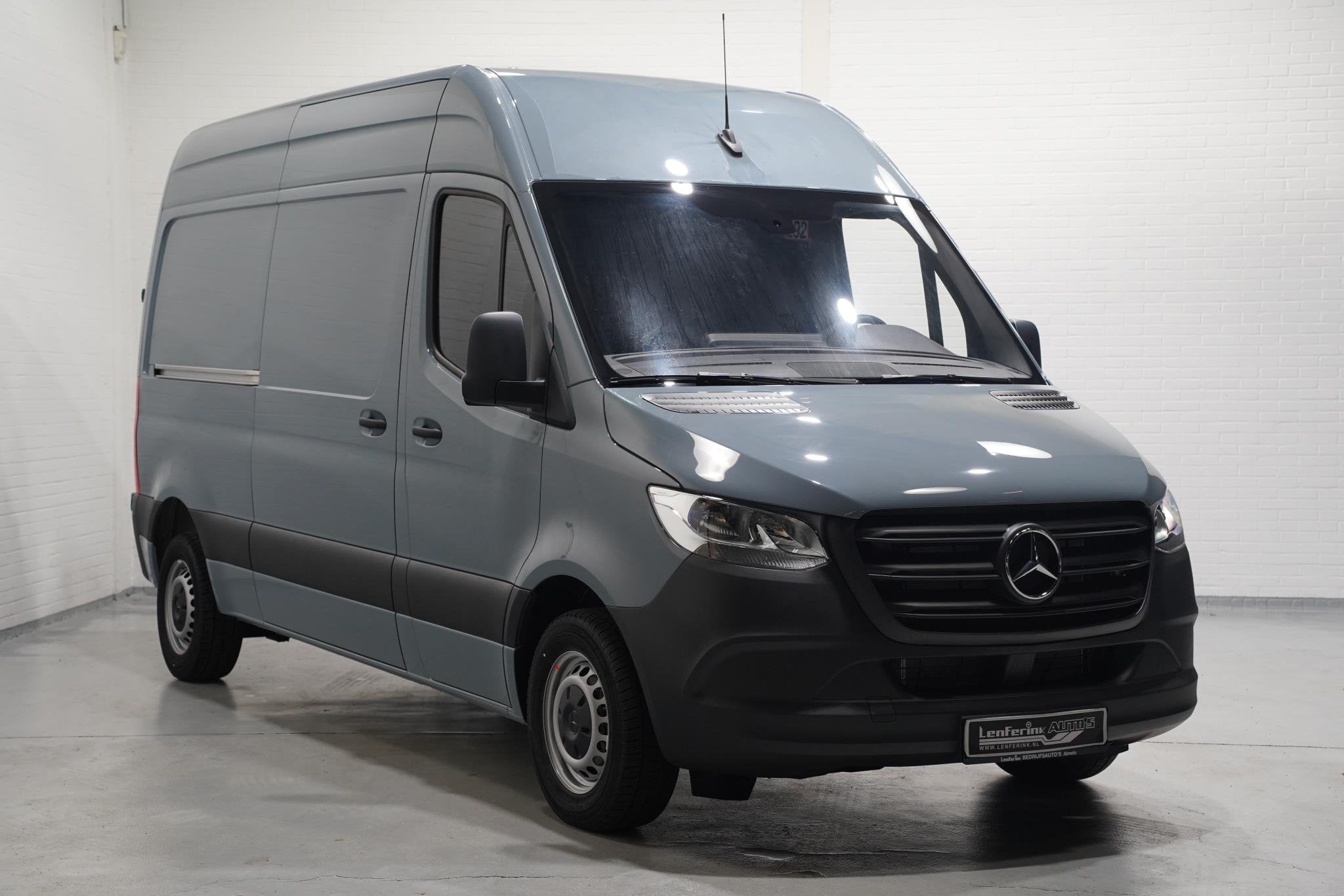 Mercedes-Benz Sprinter 215 CDI 150 pk L2H2 Airco, BPM Vrij,, Voorwielaandrijving, Stof, Gebruikt, 4 cilinders