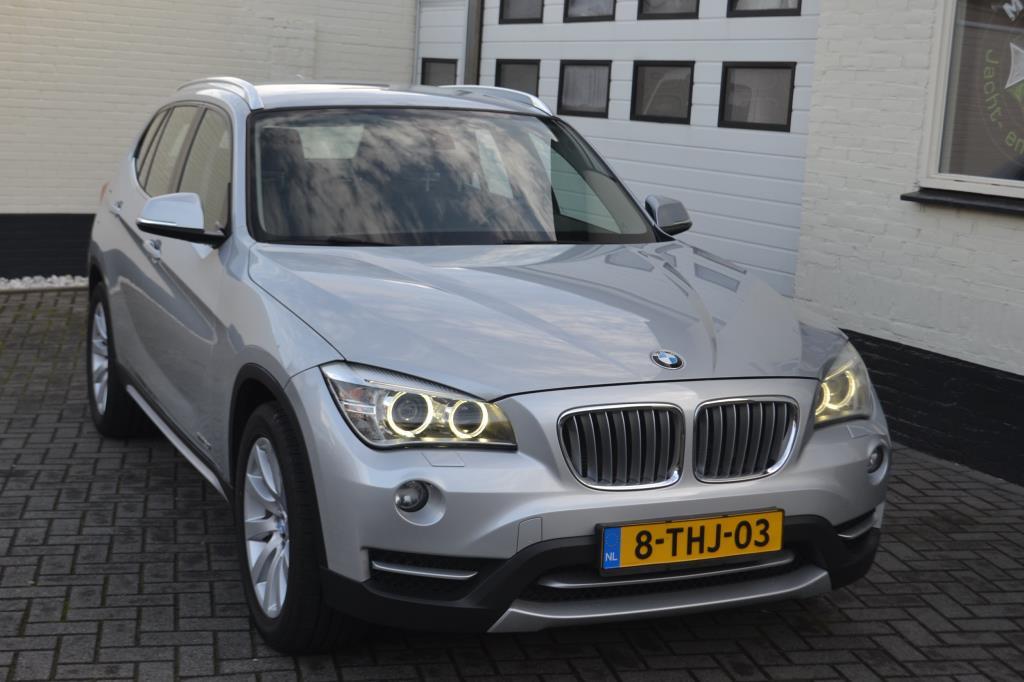 BMW X1 SDrive20i Business Super Nieuwstaat, Achterwielaandrijving, 4 cilinders, Leder en Stof, Bedrijf