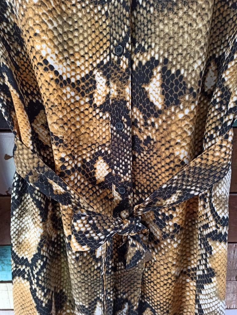 Mooie jurk van Studio Only (maat 36, slangenprint), Kleding | Dames, Zwart, Ophalen of Verzenden, Knielengte, Maat 36 (S)