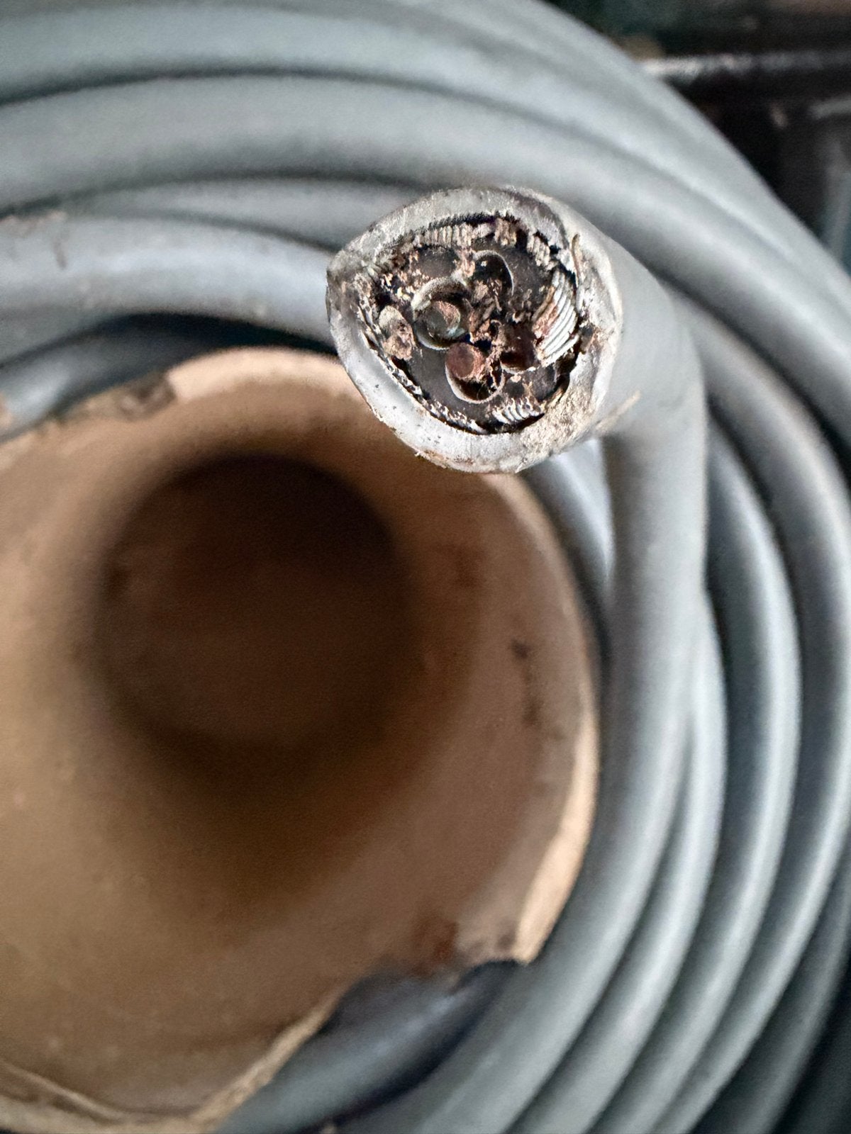 Grijze grondkabel 4x2.5mm² - ca. 60 meter, Doe-het-zelf en Verbouw, Ophalen, Gebruikt, Kabel of Snoer