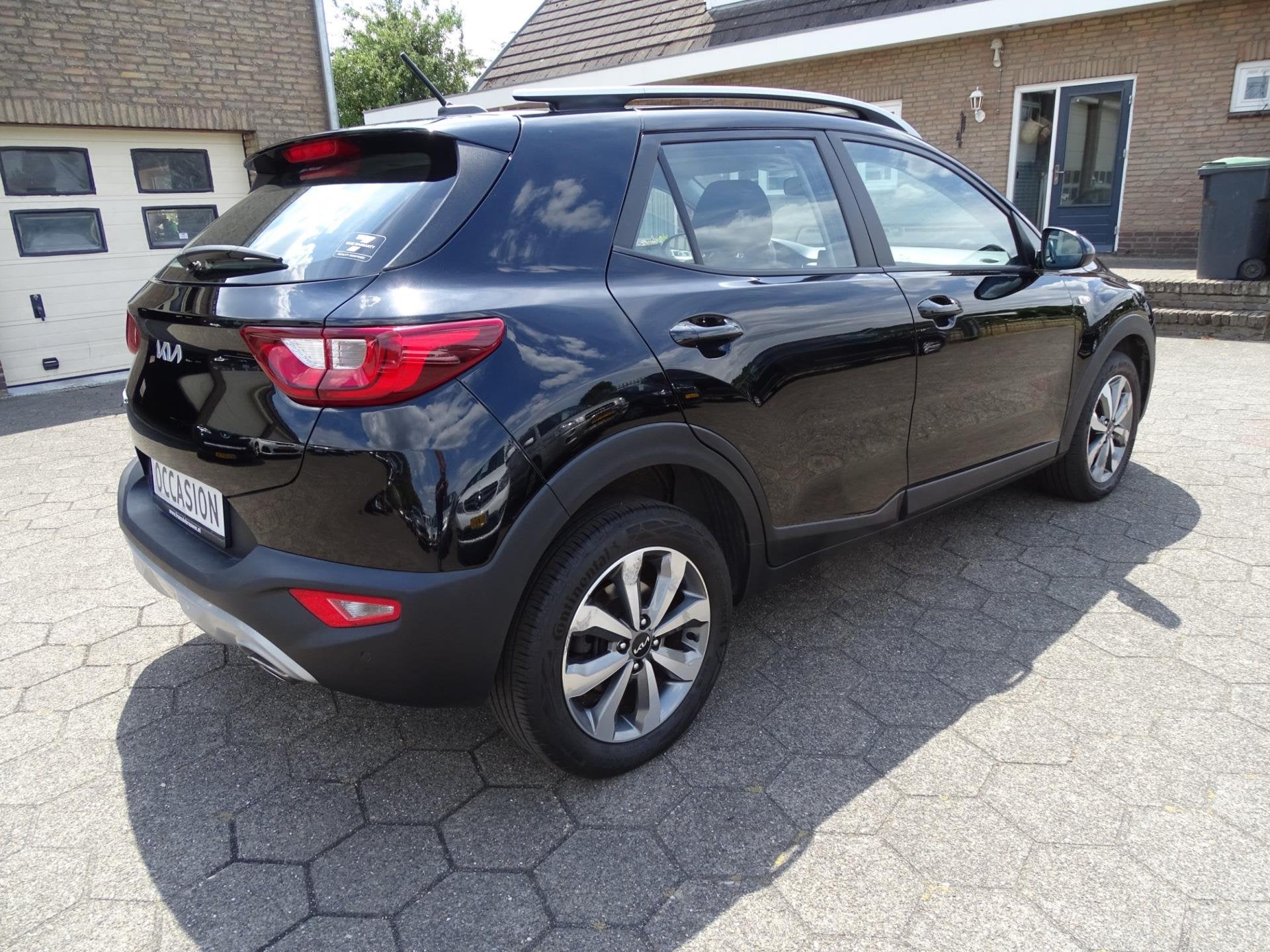 Kia Stonic 1.2 Urban Edition AIRCO/APPLE CARPLAY/LMV/PDC, Auto's, Kia, Voorwielaandrijving, Dealer onderhouden, Stof, Zwart