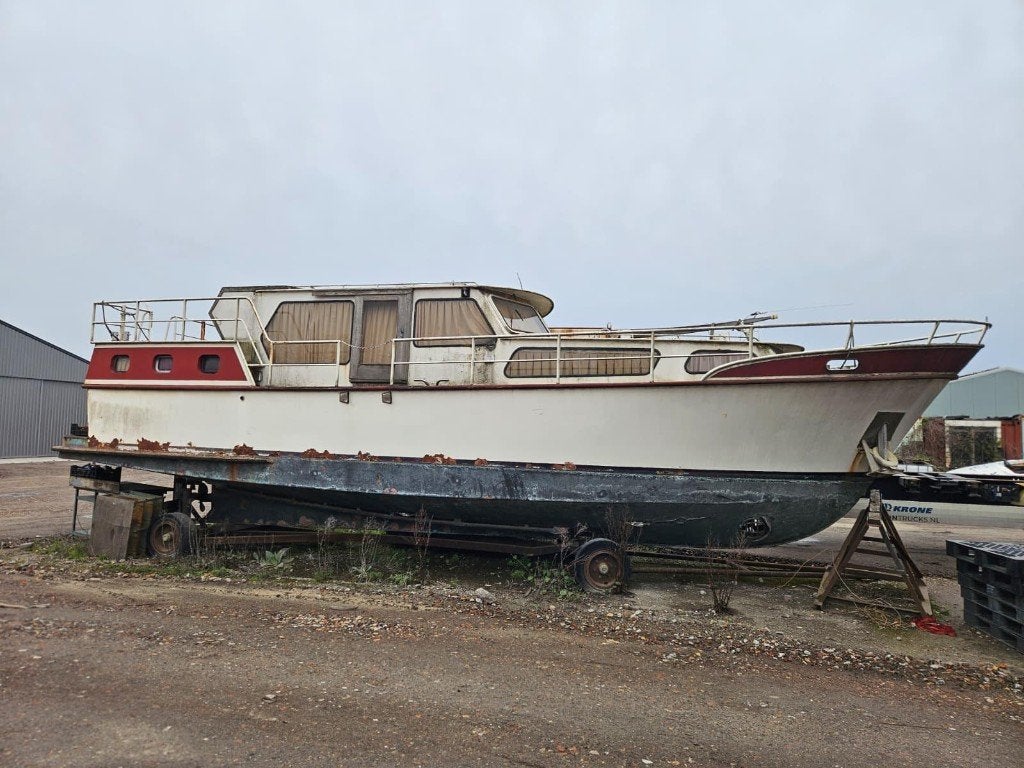 Motorjacht 12 m met achterstallig onderhoud, Watersport en Boten, Motorboten en Motorjachten, Overige merken, Gebruikt, Binnenboordmotor