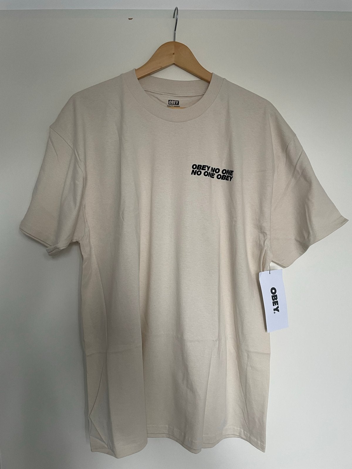 Nieuw Obey T-shirt - Maat XL - Ongedragen, Ophalen of Verzenden, Nieuw, Maat 56/58 (XL), Beige