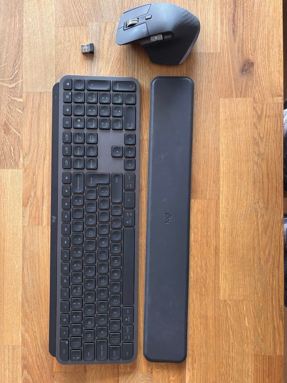 Logitech MX Keys Combo for Business Gen 2 met polssteun, Draadloze ontvanger, Ophalen of Verzenden, Zo goed als nieuw, Draadloos