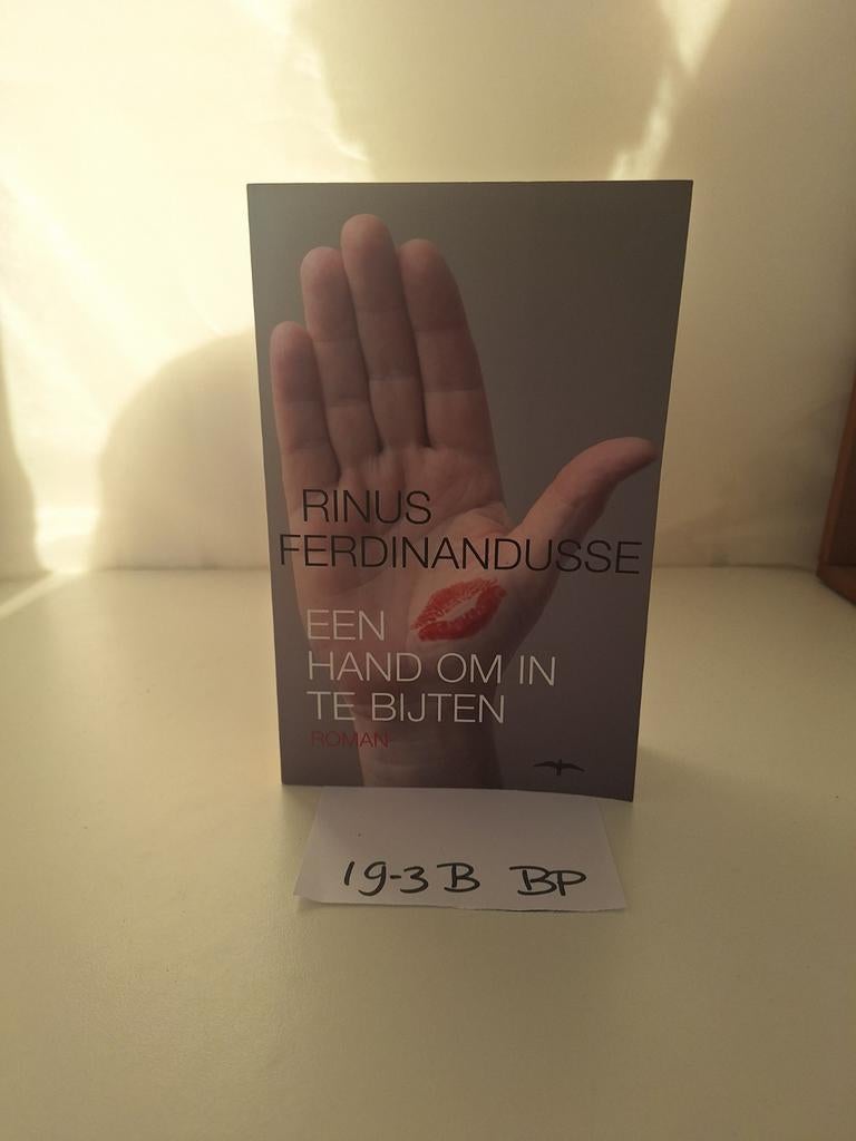 Rinus Ferdinandusse - Een hand om in te bijten, Ophalen of Verzenden
