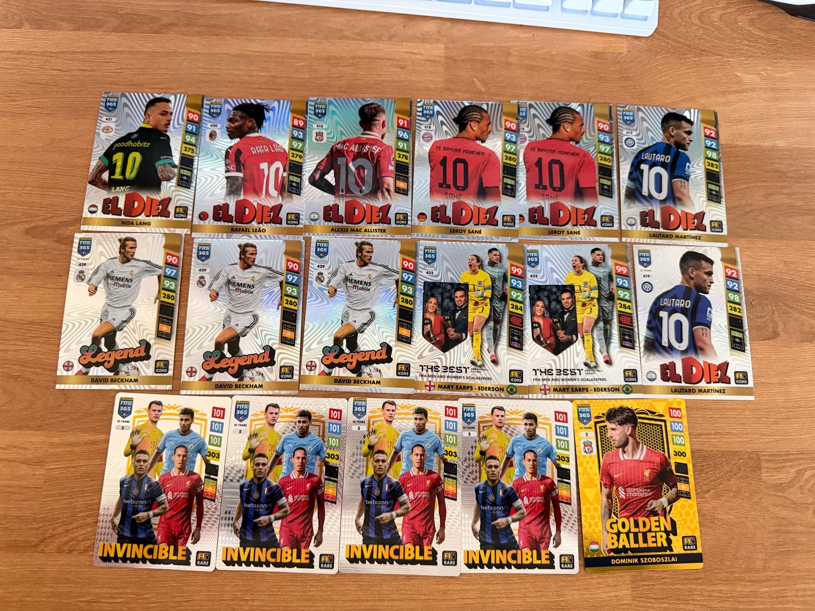 Panini FIFA 365 2025: Invincible, El Diez, Legend & Golden, Ophalen of Verzenden, Nieuw, Buitenlandse clubs, Poster, Plaatje of Sticker
