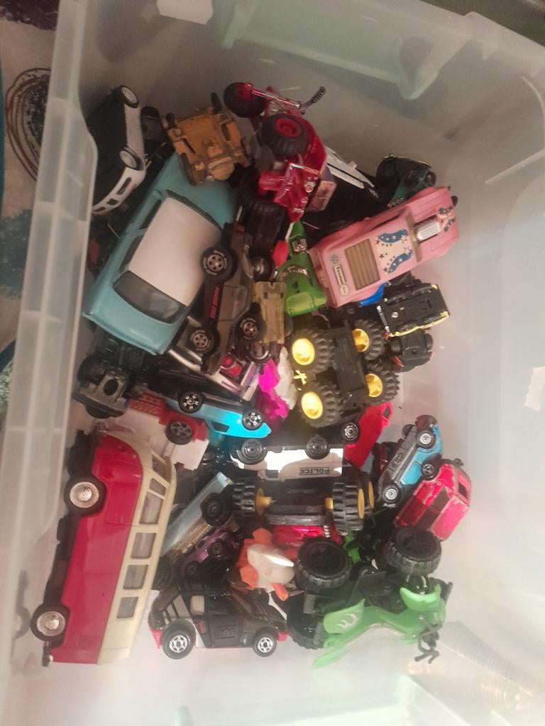 Verschillende auto's doos vol, Ophalen of Verzenden