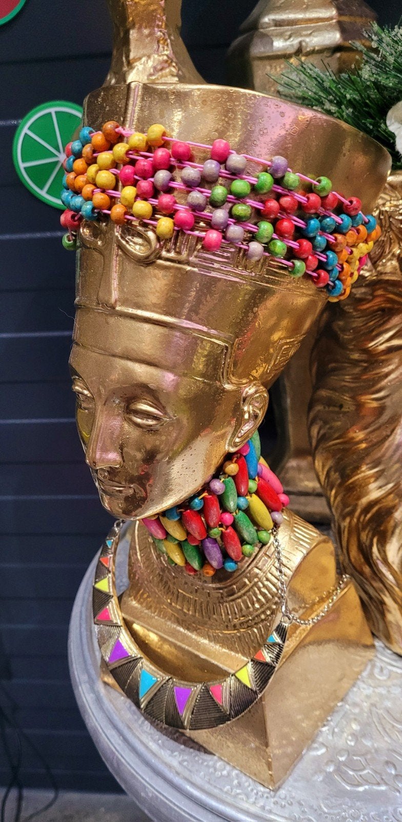 Gouden Nefertiti Buste met Kleurrijke Kralen, Ophalen of Verzenden