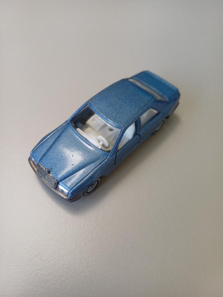 Siku Mercedes-Benz 300E, Ophalen of Verzenden, Zo goed als nieuw, Bus of Vrachtwagen
