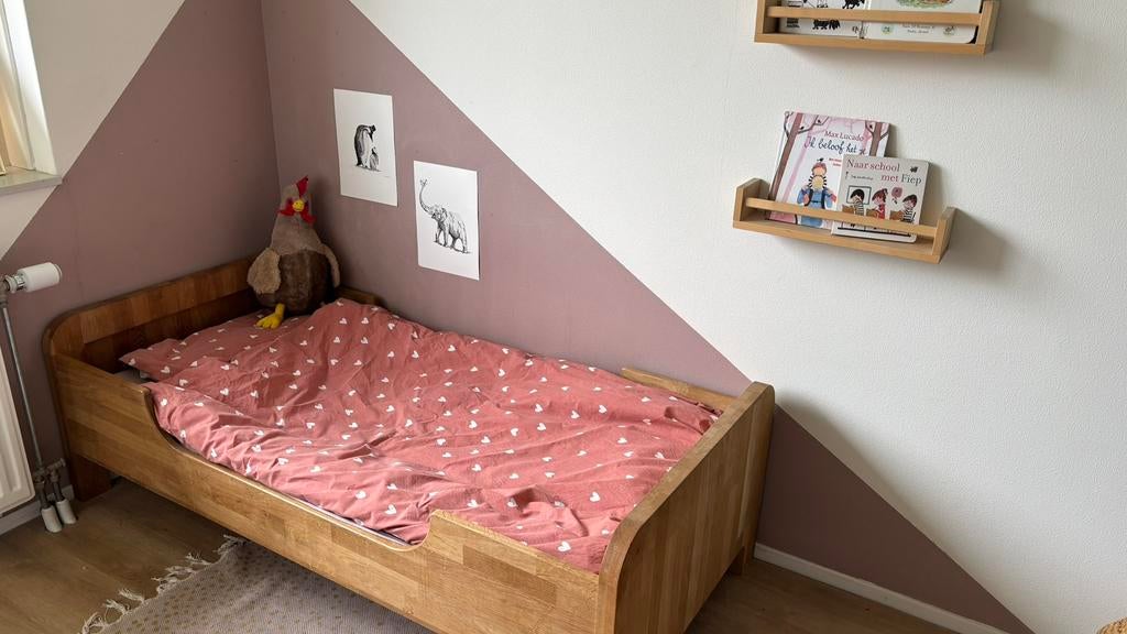 Retro look peuterbed van Woood, Kinderen en Baby's, Kinderkamer | Bedden, Ophalen, 70 tot 85 cm, 140 tot 160 cm, Zo goed als nieuw