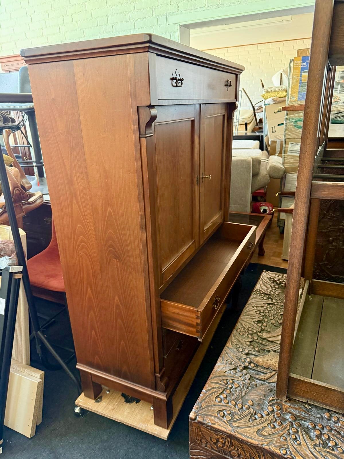 Oude kabinet kast, Ophalen