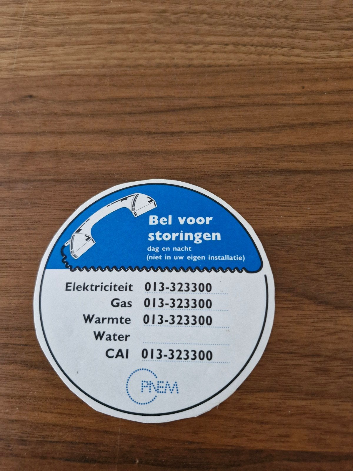11318  PNEM storingsdienst sticker - Elektriciteit Gas Wate, Verzamelen, Ophalen of Verzenden, Gebruikt, Overige typen