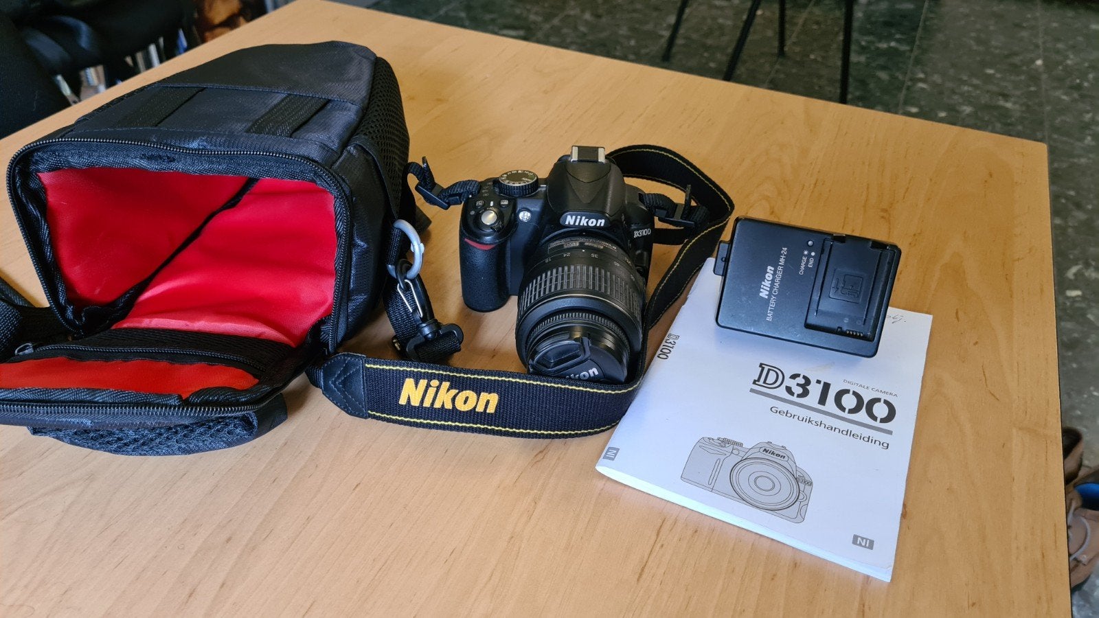 Nikon D3100 + 18-55 VR obj. + ass., Audio, Tv en Foto, Fotocamera's Digitaal, Geheugenkaart, Gebruikt, Spiegelreflex, Nikon