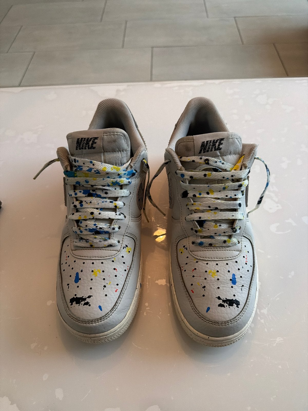 Nike Air Force 1 Low 'Paint Splatter' - Maat 43, Ophalen of Verzenden, Gedragen, Overige kleuren, Sneakers of Gympen