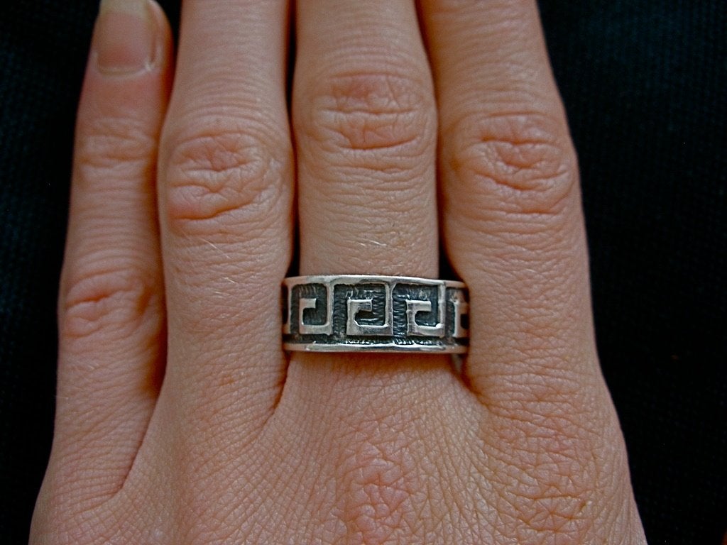 Zilveren 925 zilver brede rechte ring meander patroon 20.75, 20 of groter, Verzenden, Nieuw, Dame of Heer