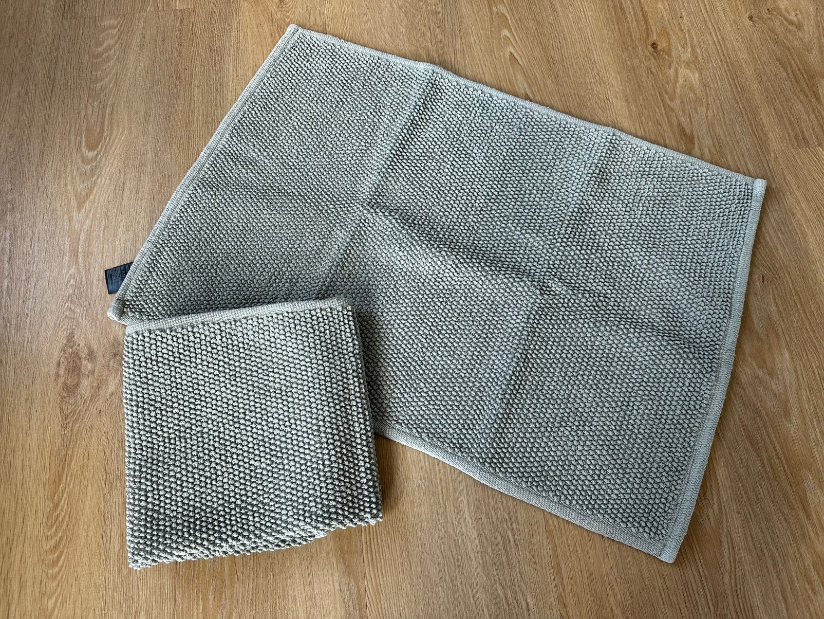 Badmat H&M home - 2 stuks lichtgroen, Ophalen of Verzenden, Zo goed als nieuw