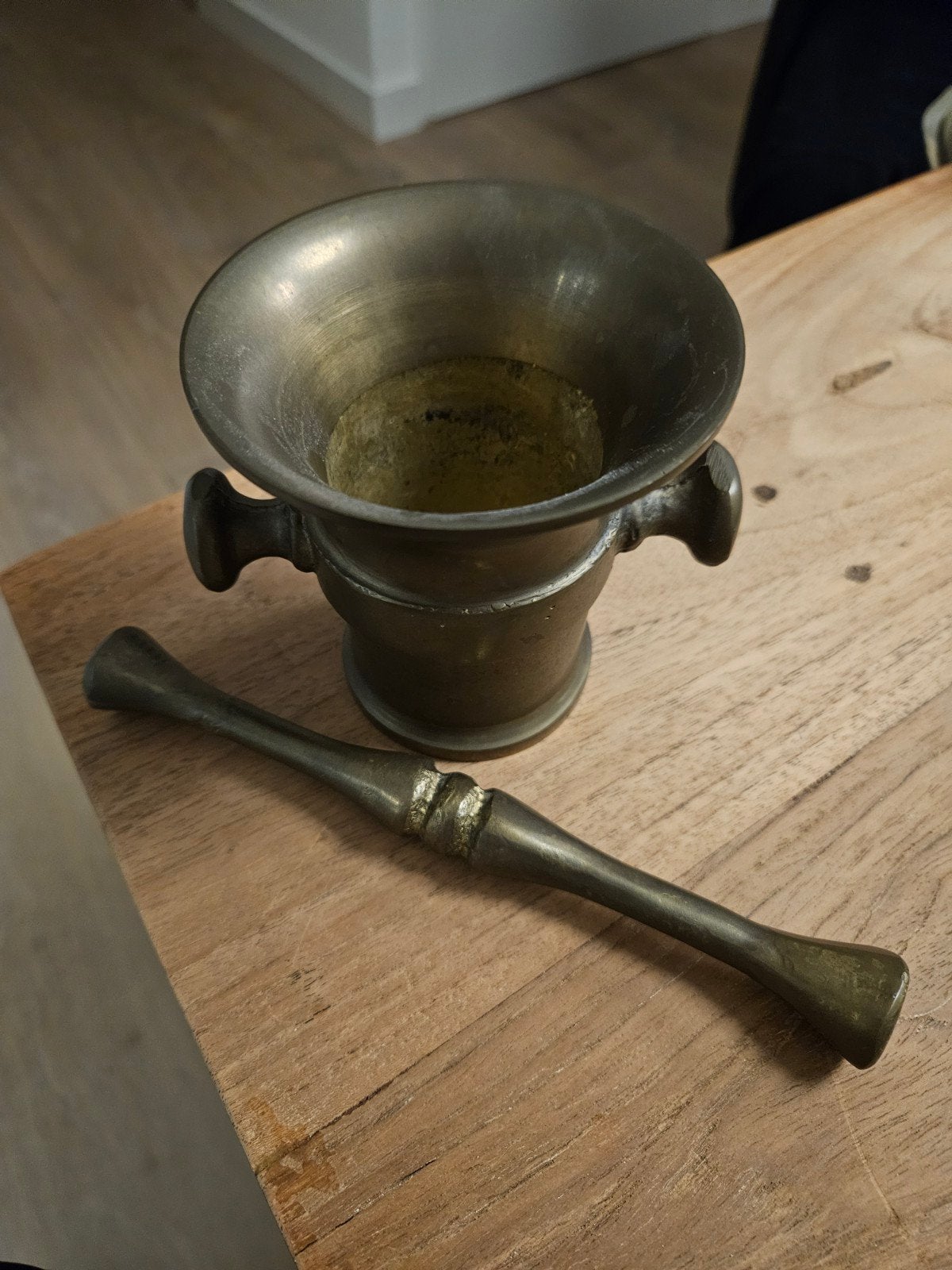 Antieke bronzen vijzel met stamper, Ophalen