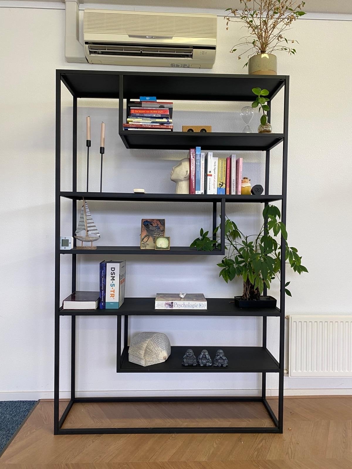 Open metalen kast met planken voor boeken/decoratie, Ophalen, Met plank(en), 100 tot 150 cm, Zo goed als nieuw