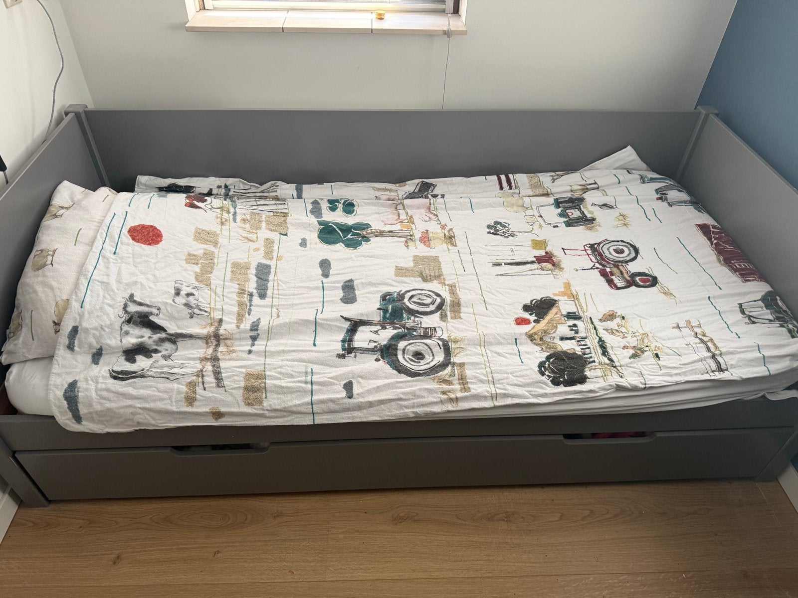Grijs eenpersoonsbed met opberglade - Ideaal voor kind/logé, Ophalen, Gebruikt, 90 cm, Eenpersoons