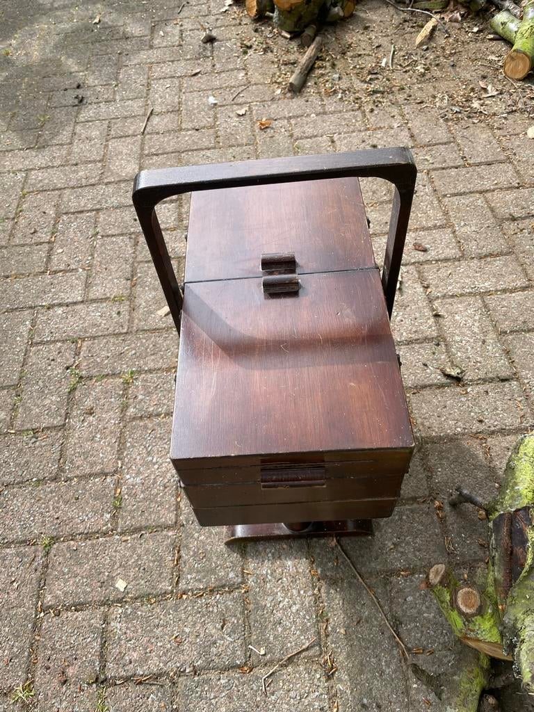 Antieke naaikist - TLC nodig, Ophalen