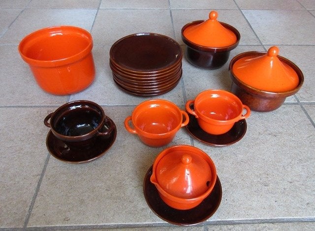 Driehoek Huizen Laren servies aardewerk oranje bruin, Ophalen