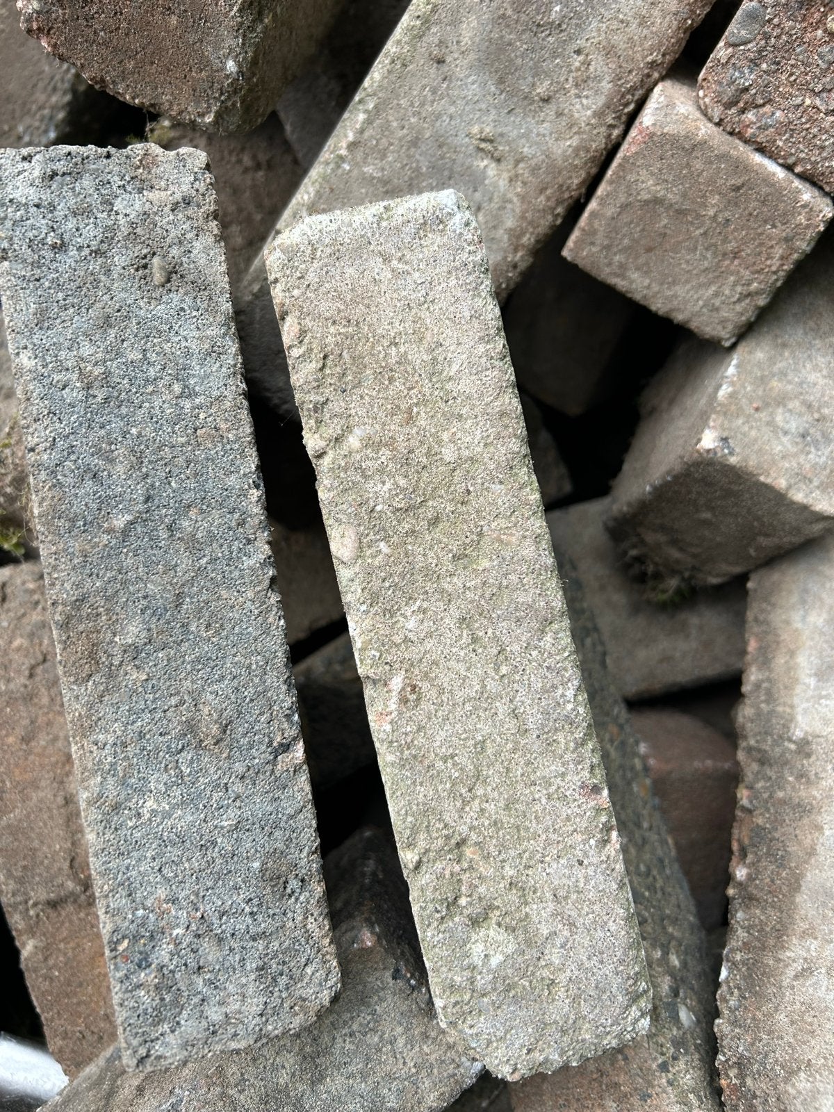 Gebruikte betonklinkers in twee formaten (20x6 en 20x8,5), Ophalen, Gebruikt, Beton, Terrastegels