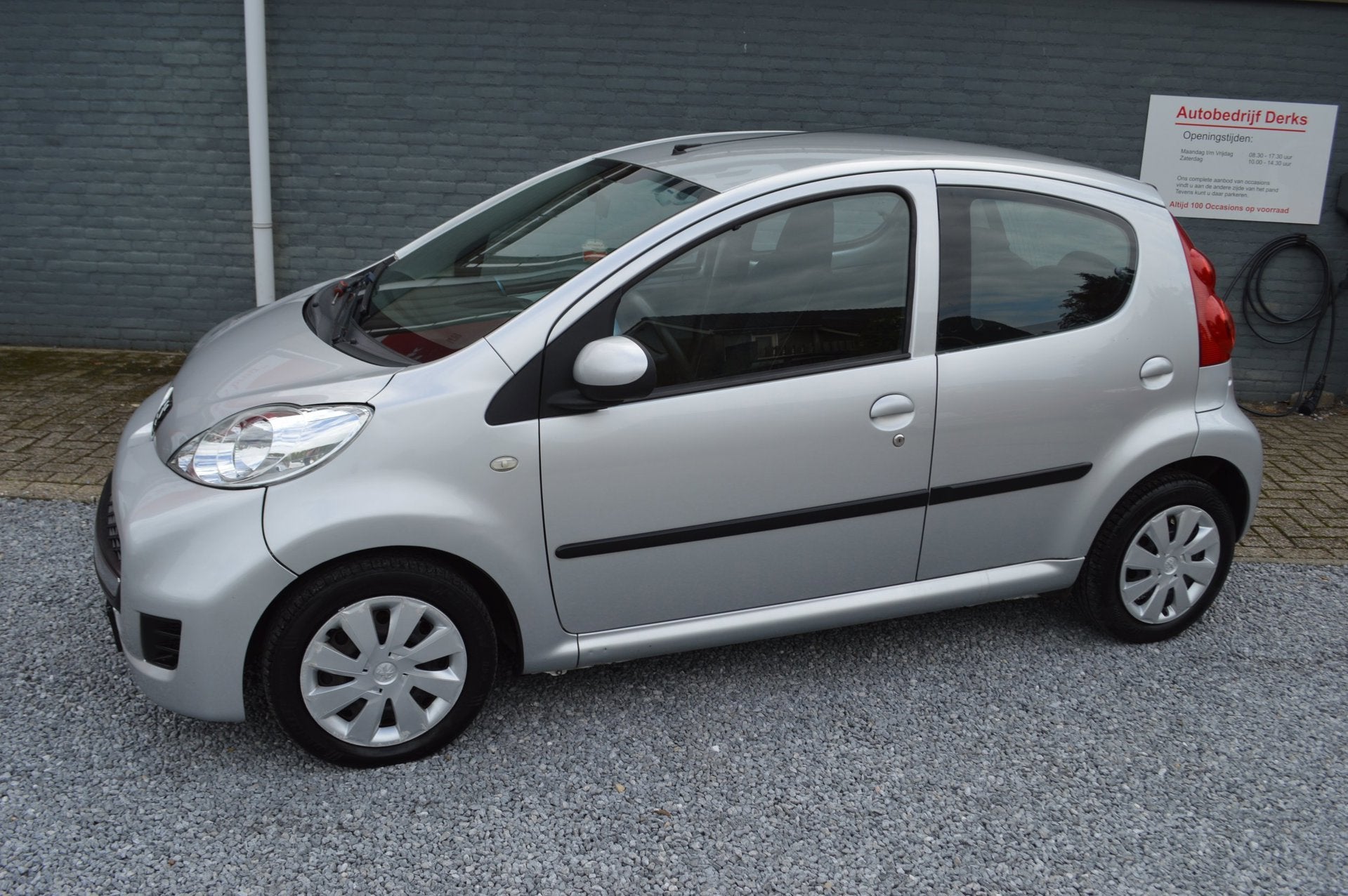 Peugeot 107 1.0-12V Urban Move Airco 5Drs Stuurbekrachtiging, Voorwielaandrijving, Euro 5, Stof, Gebruikt
