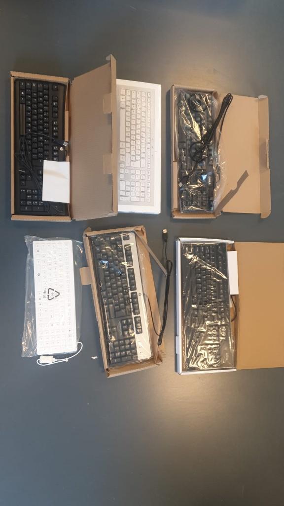 Grote partij nieuwe Dell toetsenborden 70 / 80 stuks, Computers en Software, Toetsenborden, Ophalen of Verzenden, Nieuw