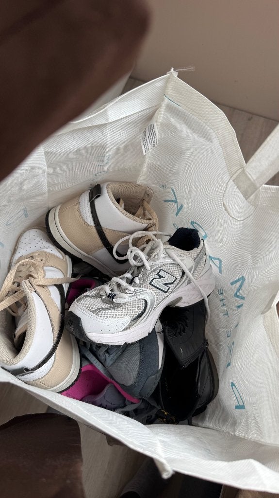 Tas met merkschoenen maat 36 (Nike, New Balance etc), Ophalen, Zwart, Nike, Sneakers of Gympen