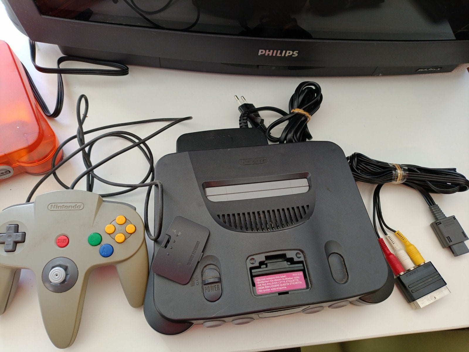 Nintendo 64 spelcomputer + adapter kabels, Spelcomputers en Games, Ophalen of Verzenden, Gebruikt, Met 1 controller