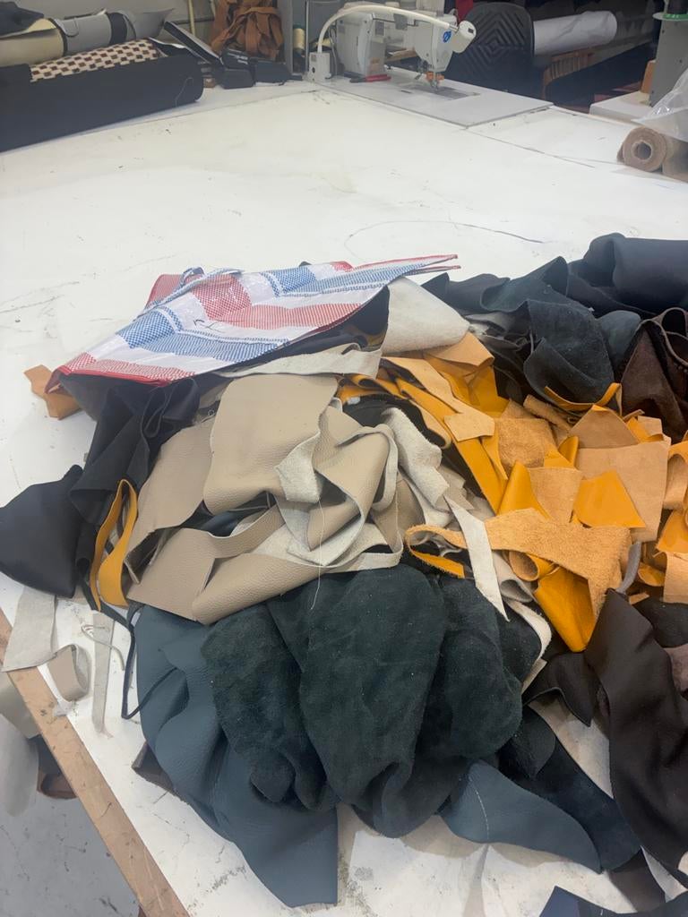 Ruim 14 kg Leer kniprestanten - Diverse kleuren en maten, Overige kleuren, Verzenden, Leer of Kunstleer, Nieuw