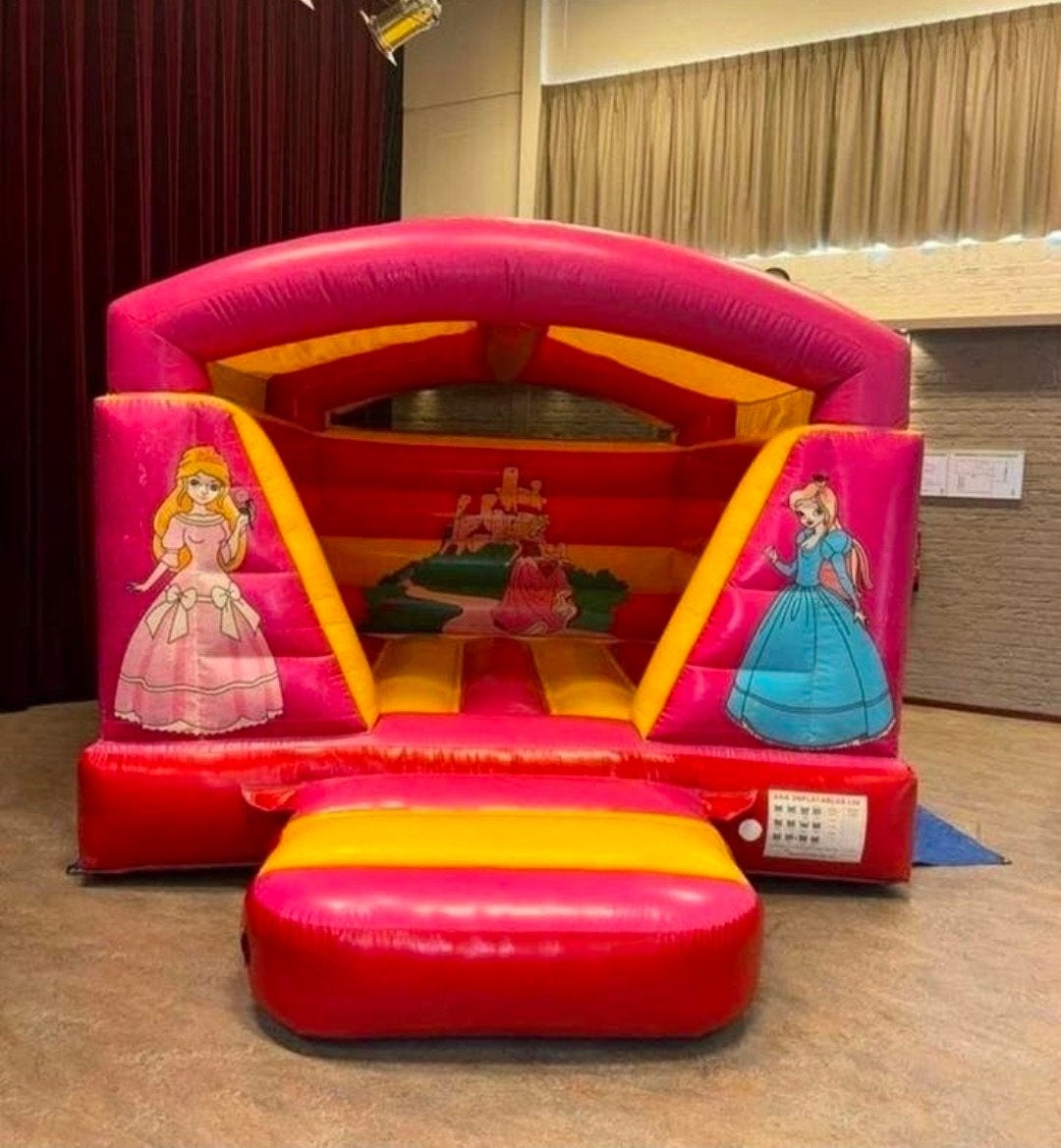 Te koop overdekt Prinsessen springkussen.

Prijs €900, Ophalen of Verzenden, Zo goed als nieuw, Overige
