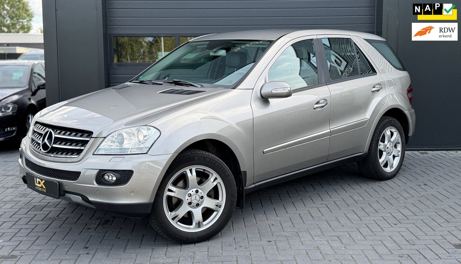 Mercedes-Benz M-klasse 350|Camera|Trekhaak|Goed onderhouden|, Auto's, Automaat, Gebruikt, Vierwielaandrijving, 2035 kg