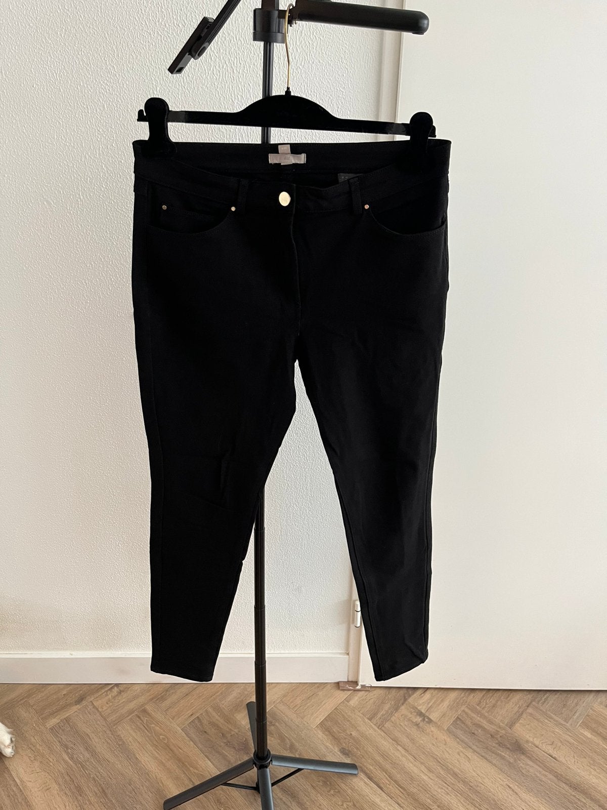 H&M Zwarte Broek Maat 40, Kleding | Dames, Spijkerbroeken en Jeans, Ophalen of Verzenden, Zo goed als nieuw, Zwart, W30 - W32 (confectie 38/40)