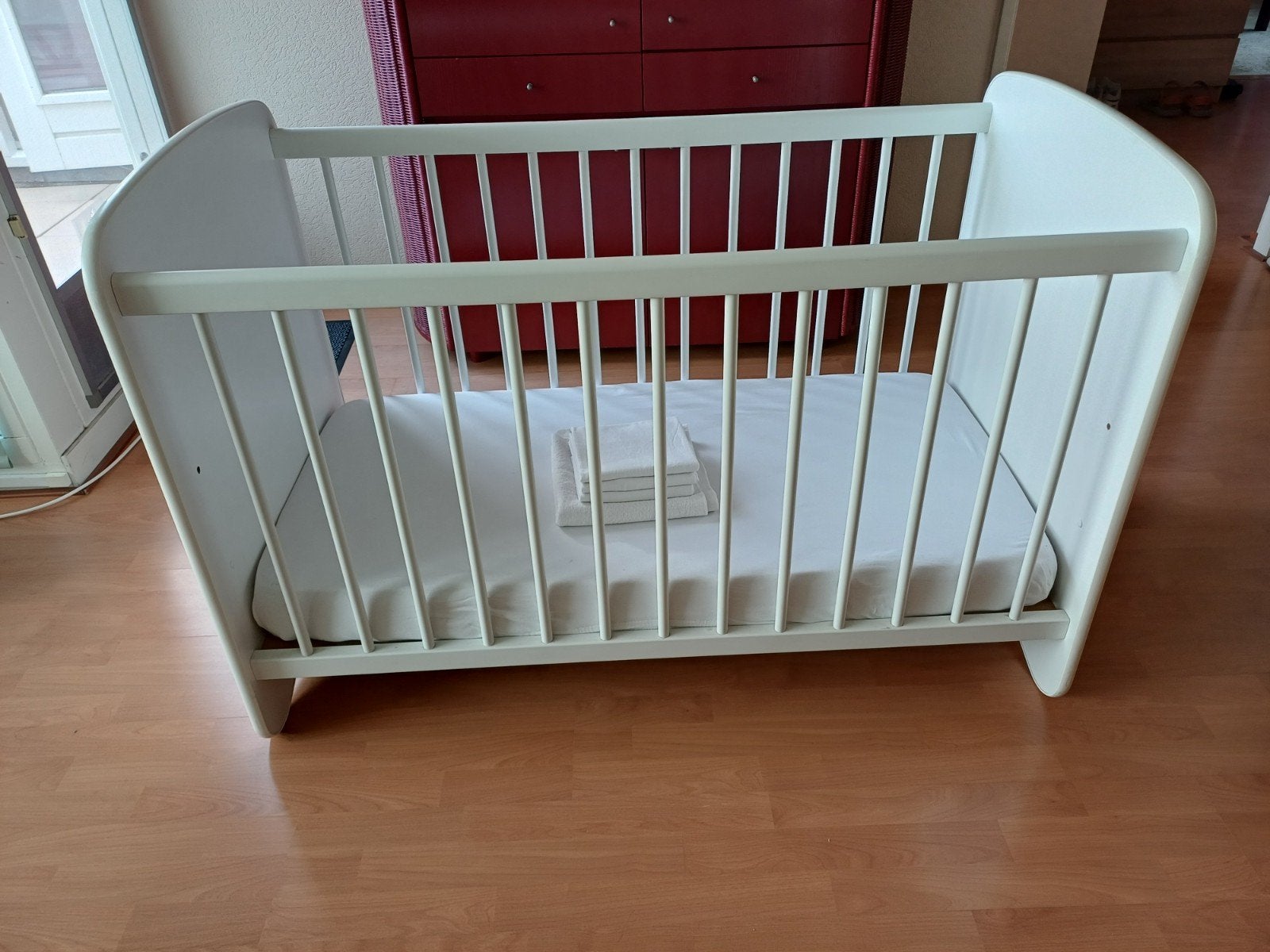 Wit ledikant baby/kleuter met matras en beddengoed, Kinderen en Baby's, Babywiegjes en Ledikanten, Ophalen, Ledikant