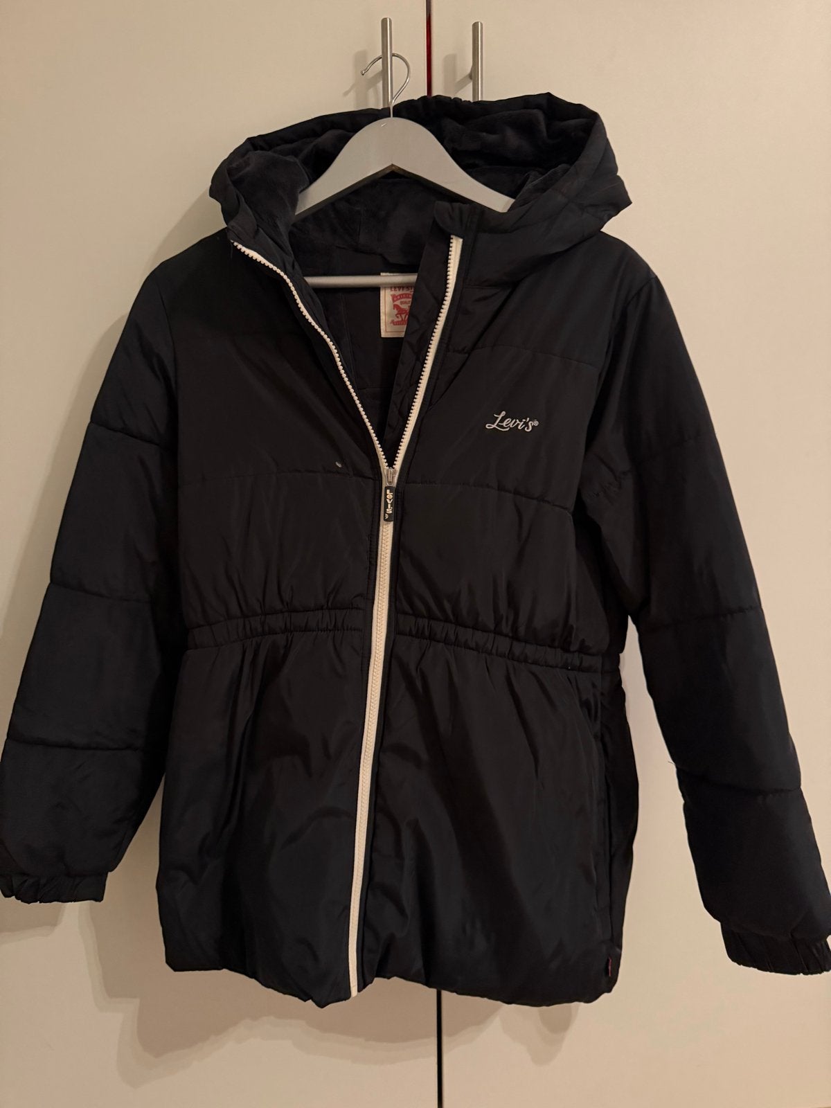 Zwarte gewatteerde Levi's jas meisje 164, Ophalen of Verzenden, Gebruikt, Meisje, Jas