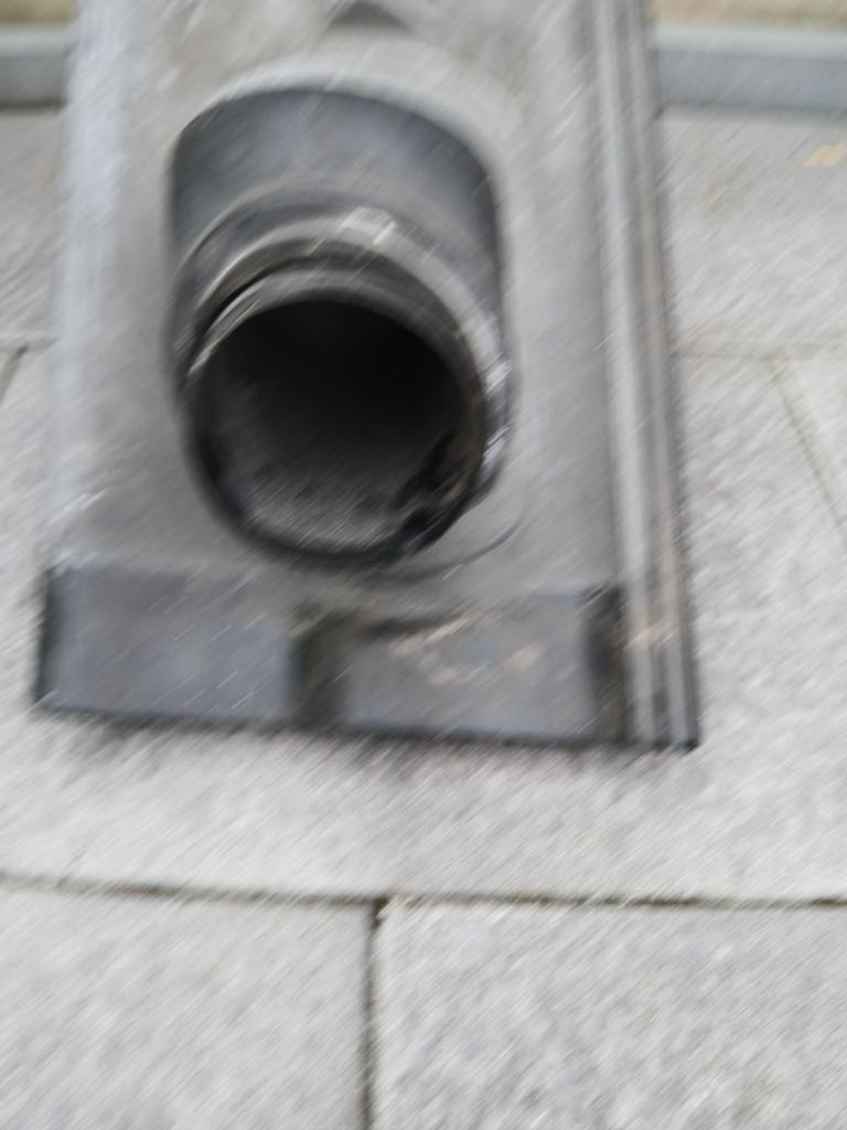Gebruikte dakdoorvoer voor ventilatie of afvoer, Doe-het-zelf en Verbouw, Dakpannen en Dakbedekking, Kunststof, Gebruikt, Zwart