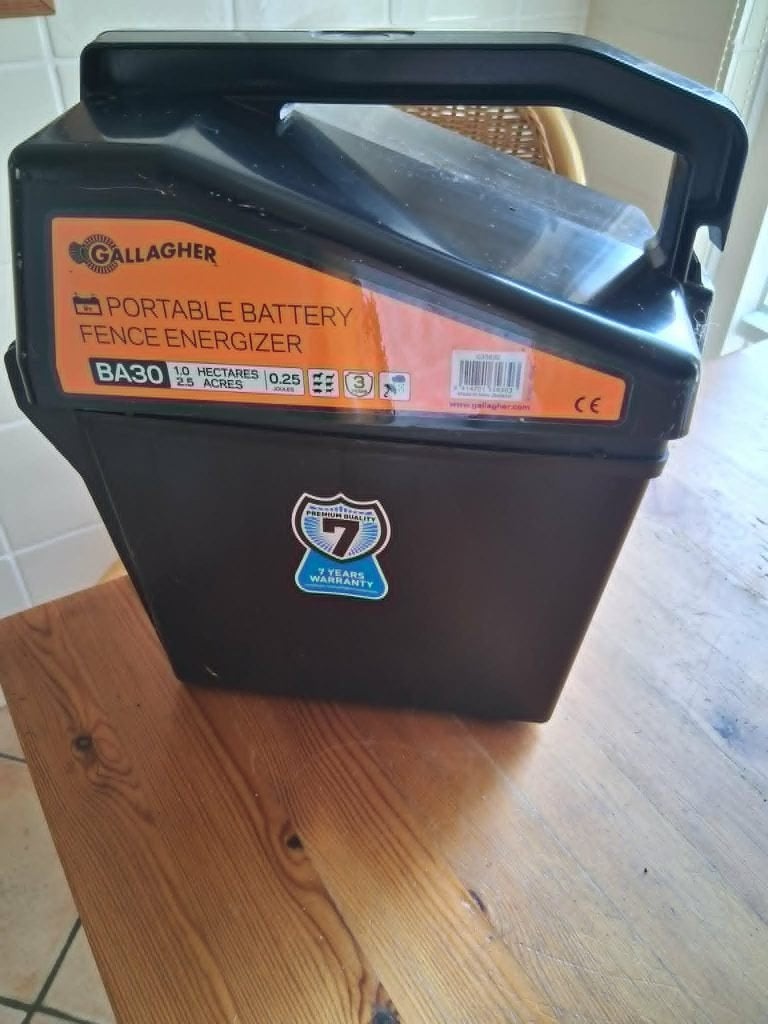 Nieuw Gallagher Portable Battery Fence Energizer BA30, Dieren en Toebehoren