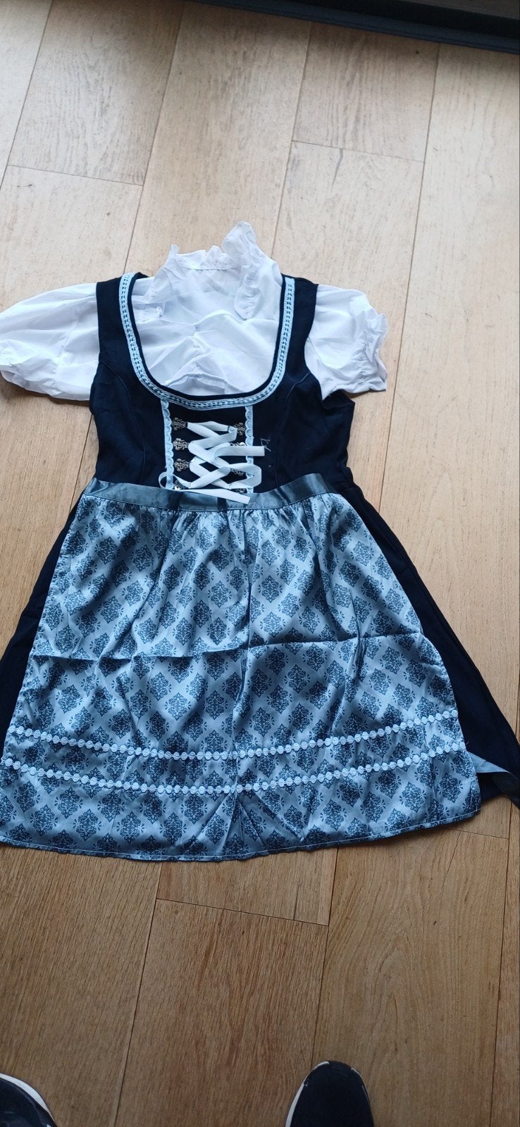 Nieuwe Dirndl XL - Compleet met blouse en schort, Kleding | Dames, Maat 46/48 (XL) of groter, Nieuw, Ophalen of Verzenden, Overige thema's