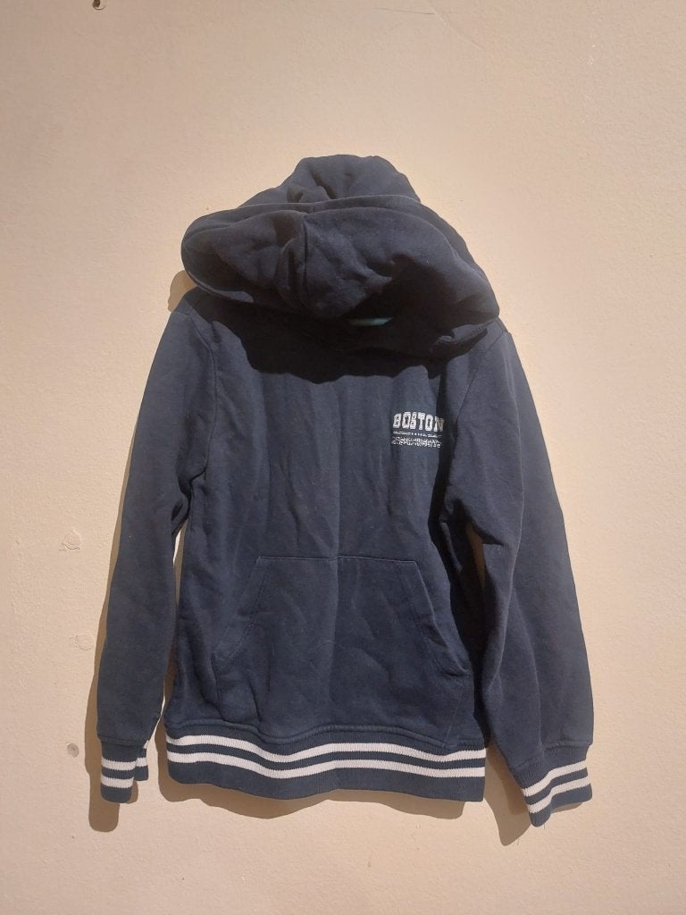 25	Donkerblauwe hoodie 'Boston' van Anytime maat 110/116, Kinderen en Baby's, Kinderkleding | Maat 110, Trui of Vest, Ophalen of Verzenden