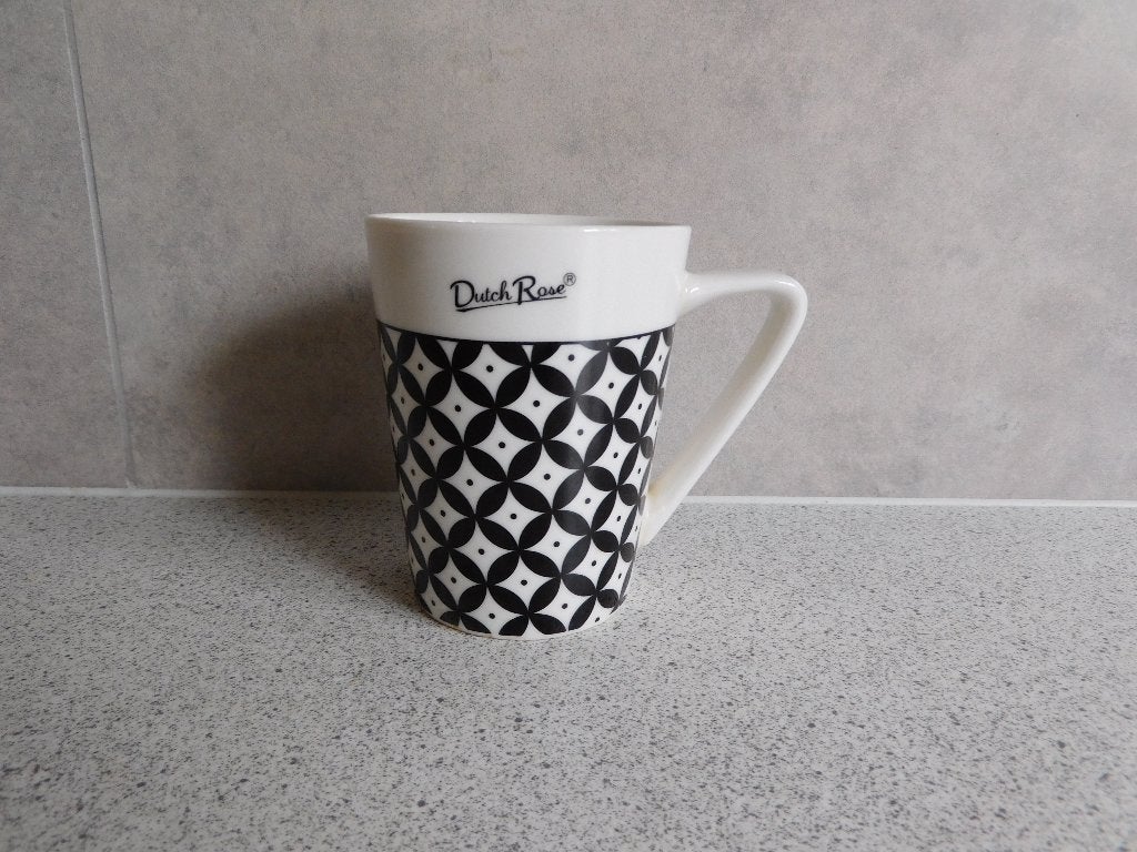 Mok 250 ml. Zwart Wit Dutch Rose, Ophalen of Verzenden, Zo goed als nieuw, Overige stijlen, Kop(pen) en/of Schotel(s)